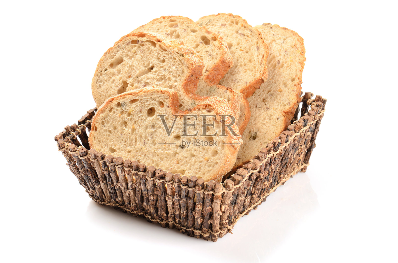 放在篮子里的切片面包照片摄影图片