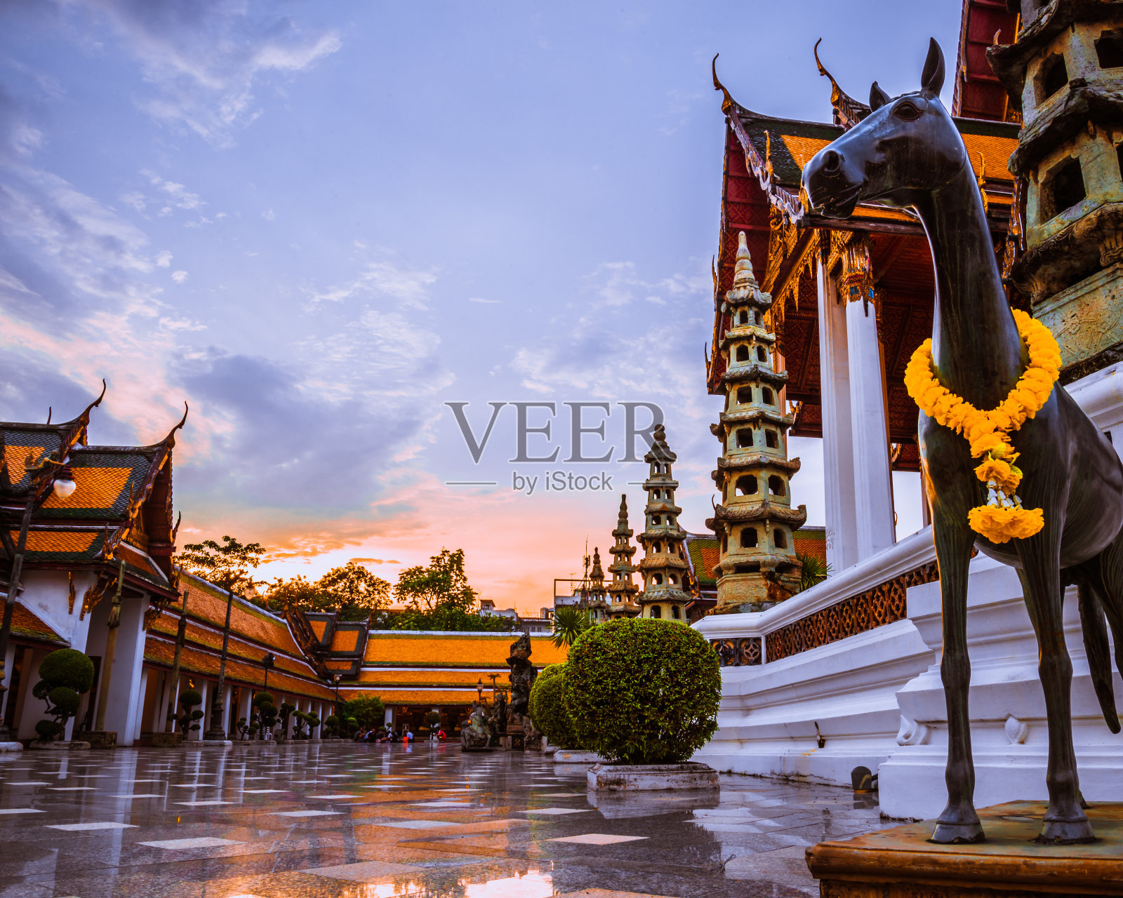 泰国建筑,wat sutat泰国曼谷照片摄影图片