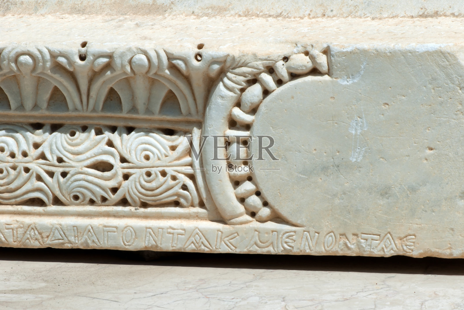 希腊时期大理石表面的装饰性雕刻照片摄影图片