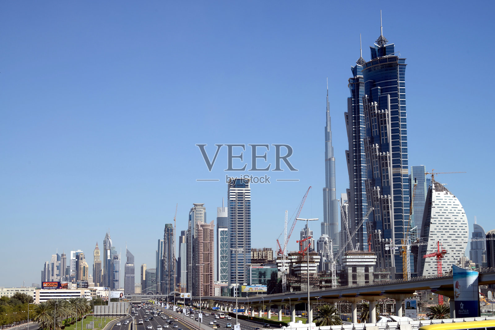 阿联酋迪拜谢赫扎耶德路和天际线照片摄影图片