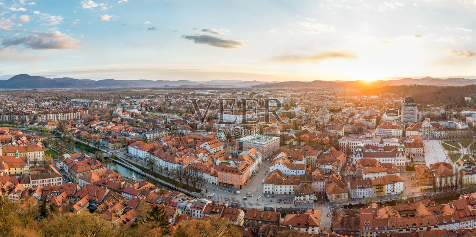 日落时的城市全景照片摄影图片