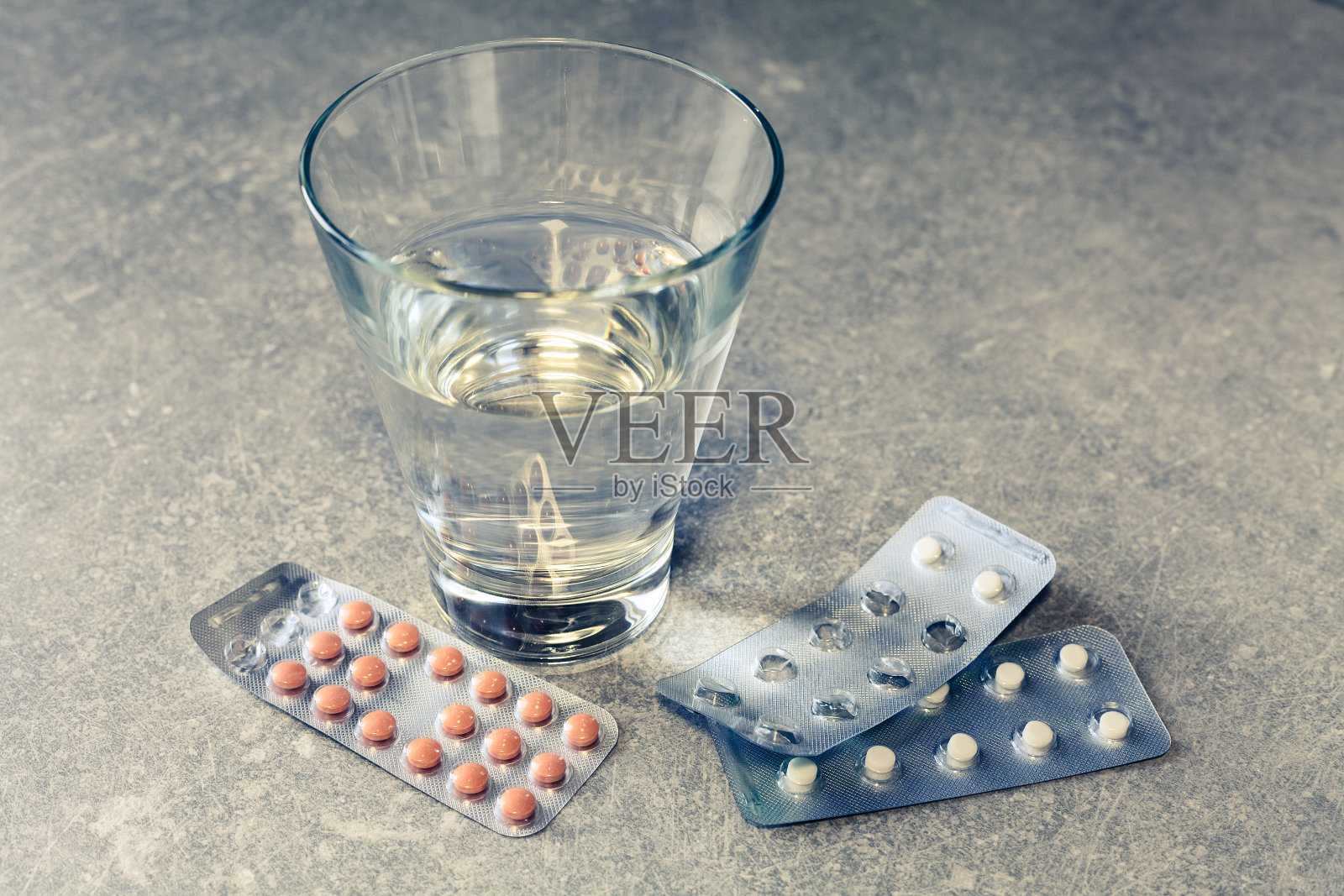 药和水照片摄影图片