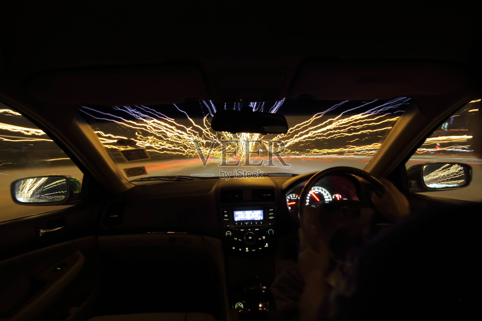 运动模糊的车辆和灯光照片摄影图片