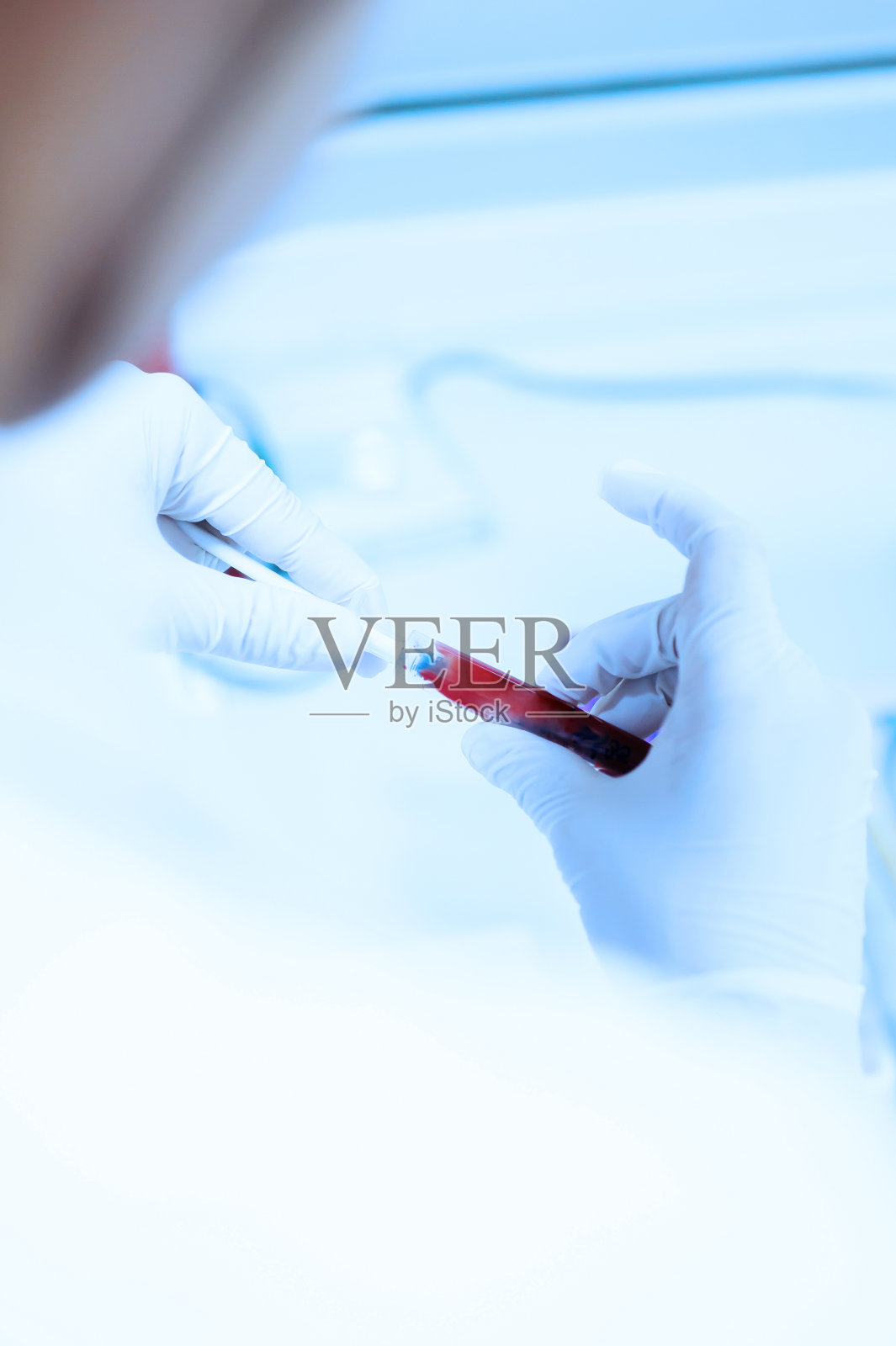 血液实验室的科学家照片摄影图片