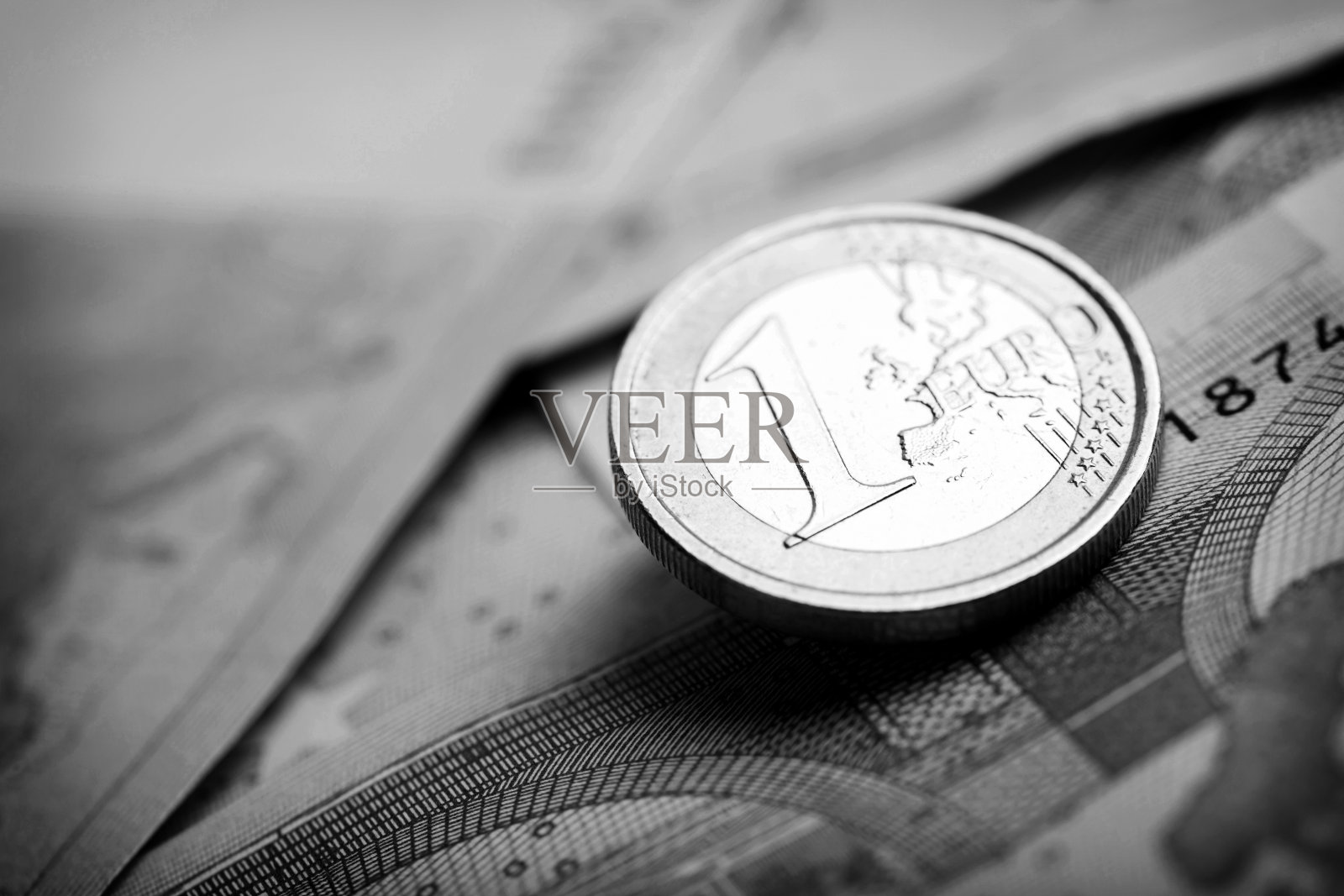 特写的欧元纸币和硬币照片摄影图片