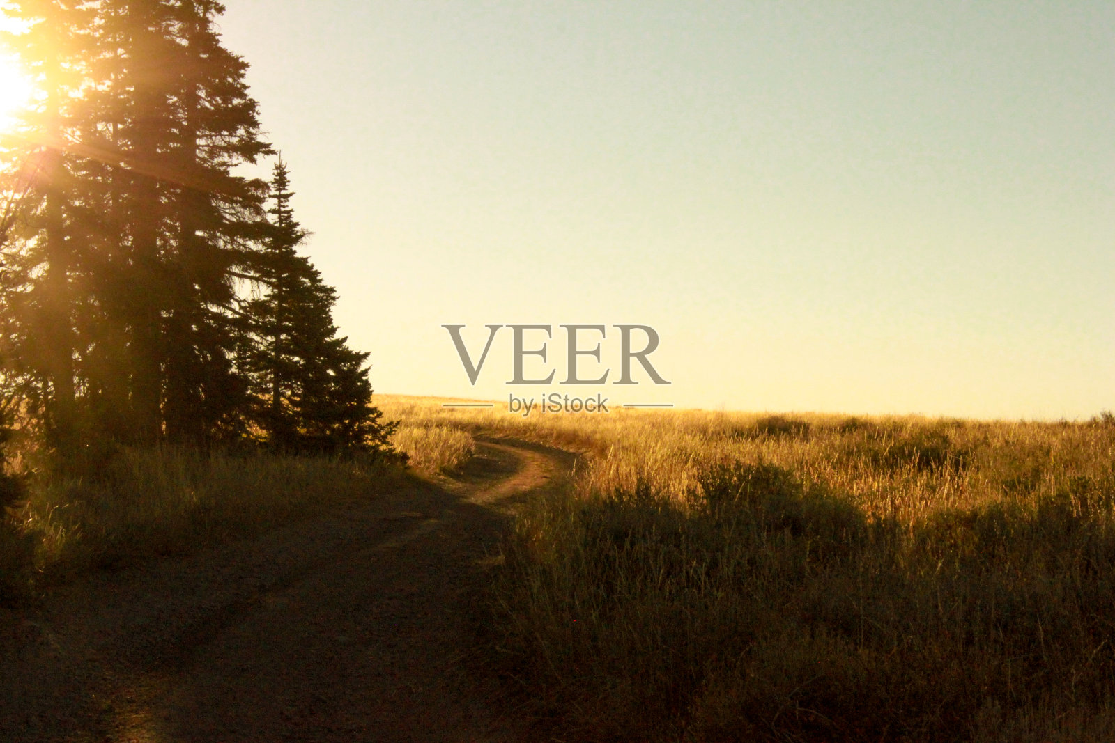 路边的日出照片摄影图片