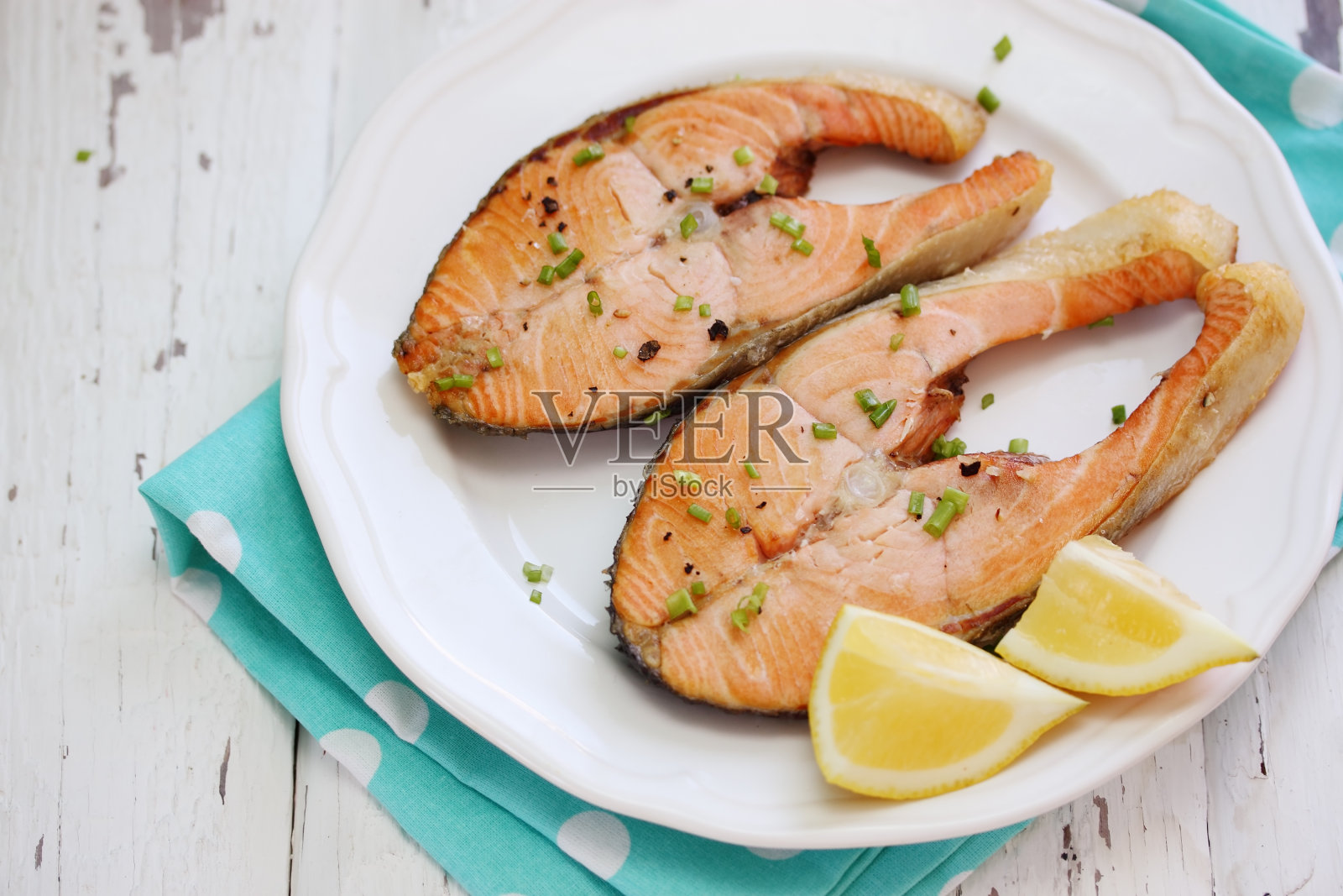 鱼和香料照片摄影图片