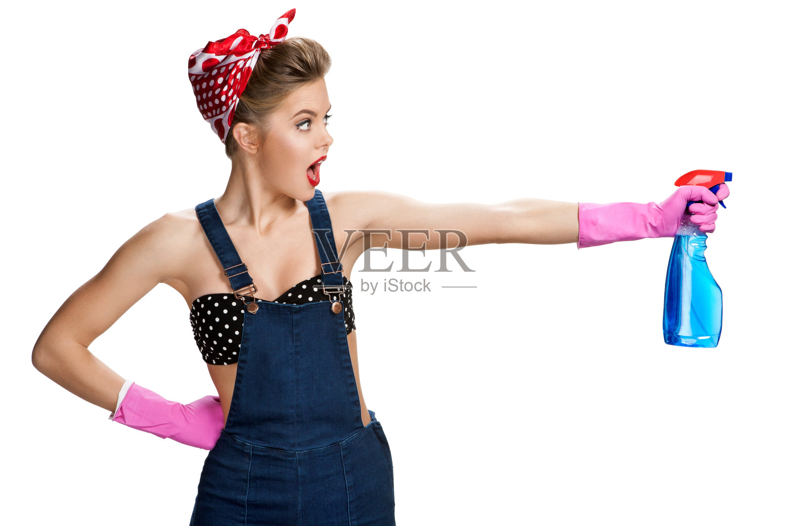 惊讶的清洁工拿着喷雾照片摄影图片