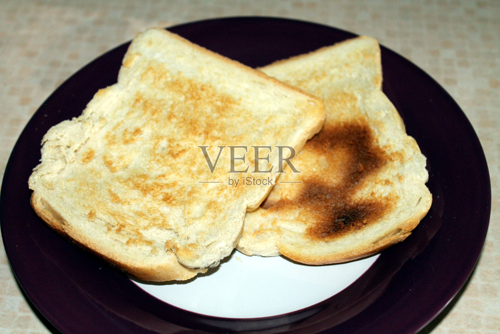 新鲜出炉的面包照片摄影图片