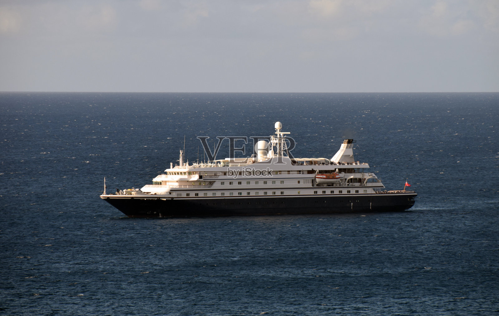 海上豪华游艇照片摄影图片