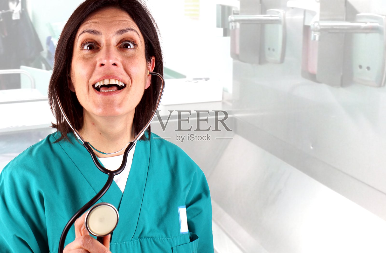 一个穿着医疗服的女人的肖像照片摄影图片