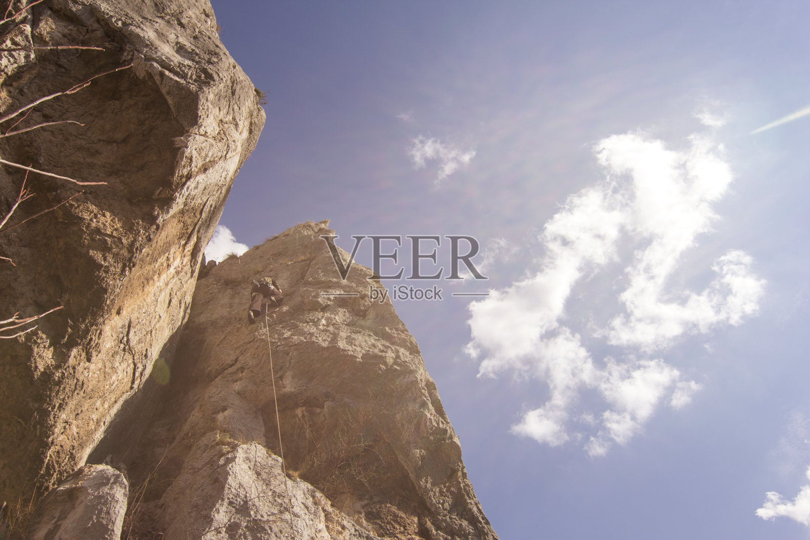 自由攀登者与云照片摄影图片