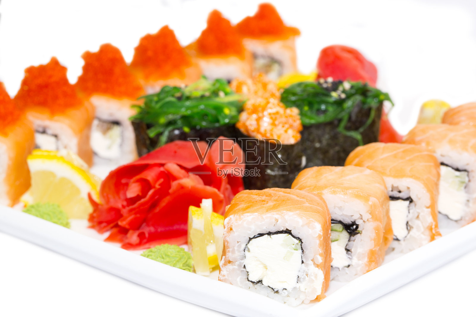 寿司配海鲜和蔬菜照片摄影图片