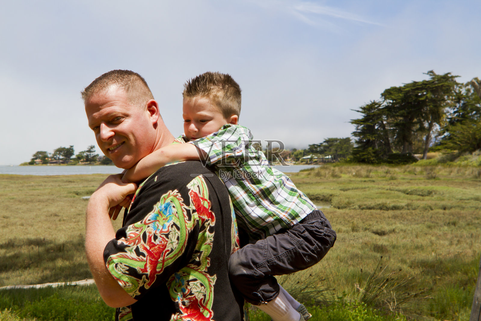 父亲的儿子成键照片摄影图片