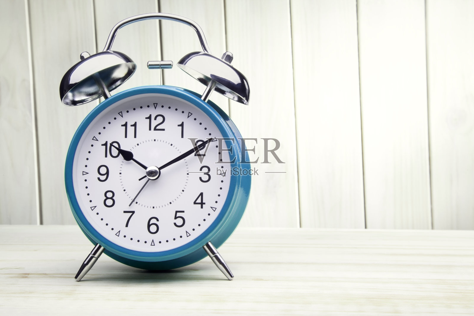 绿色闹钟早上起床时间照片摄影图片