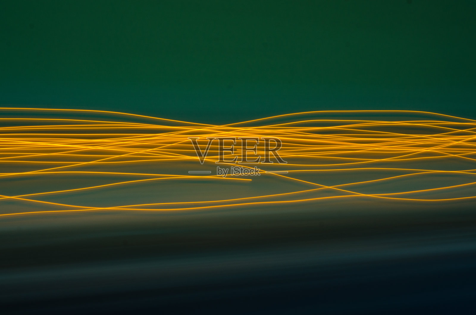 绿色的抽象背景。直线和曲线的速度概念。照片摄影图片