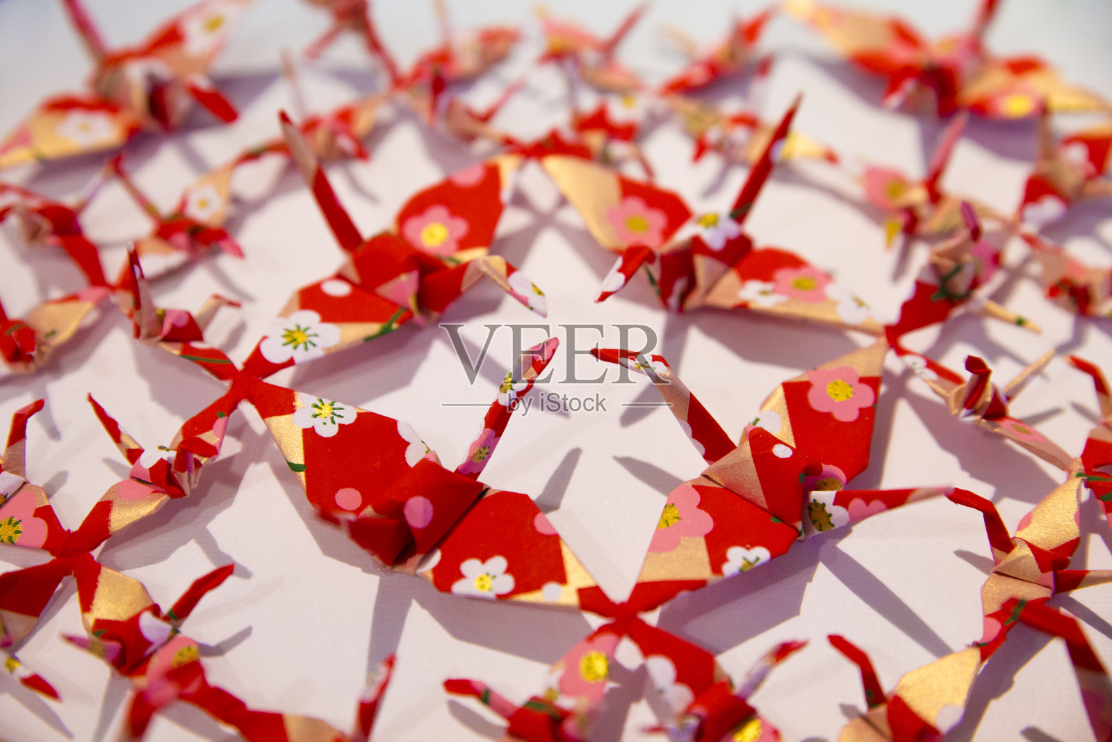 红色的折纸鸟照片摄影图片