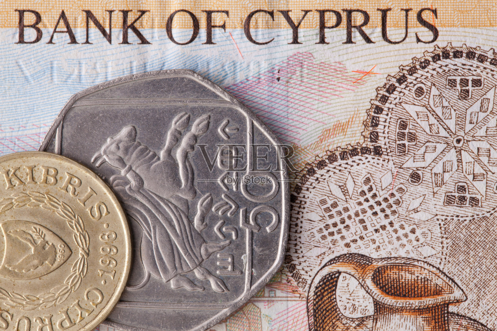 塞浦路斯镑的钞票和硬币照片摄影图片