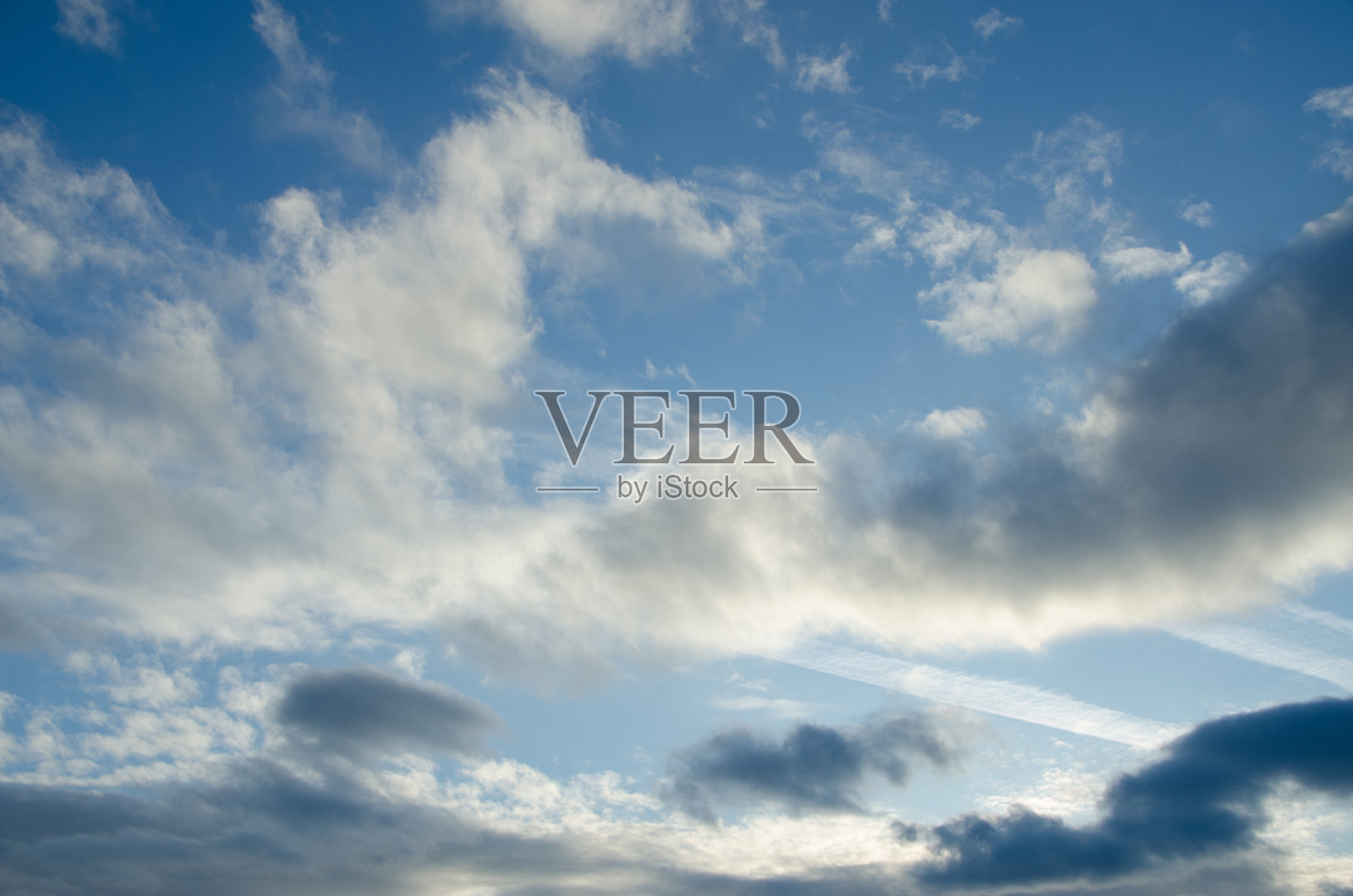 日落时乌云密布照片摄影图片