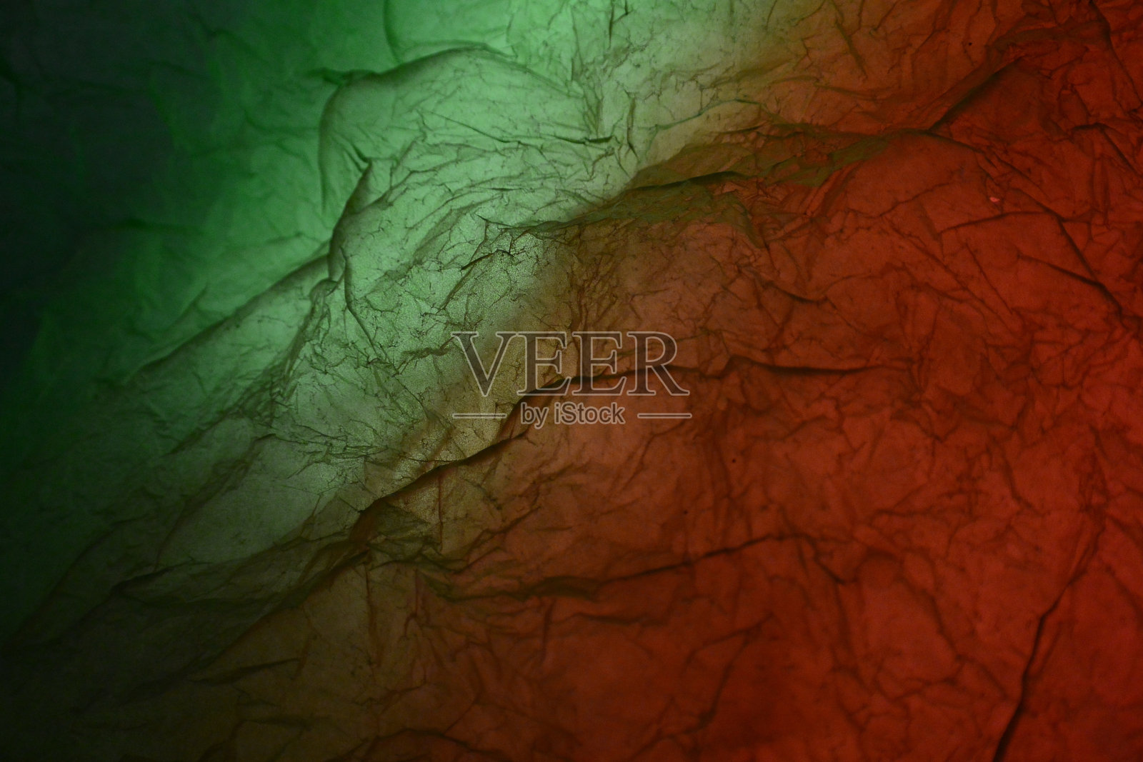 绿色和红色条纹皱褶纸为图案背景照片摄影图片