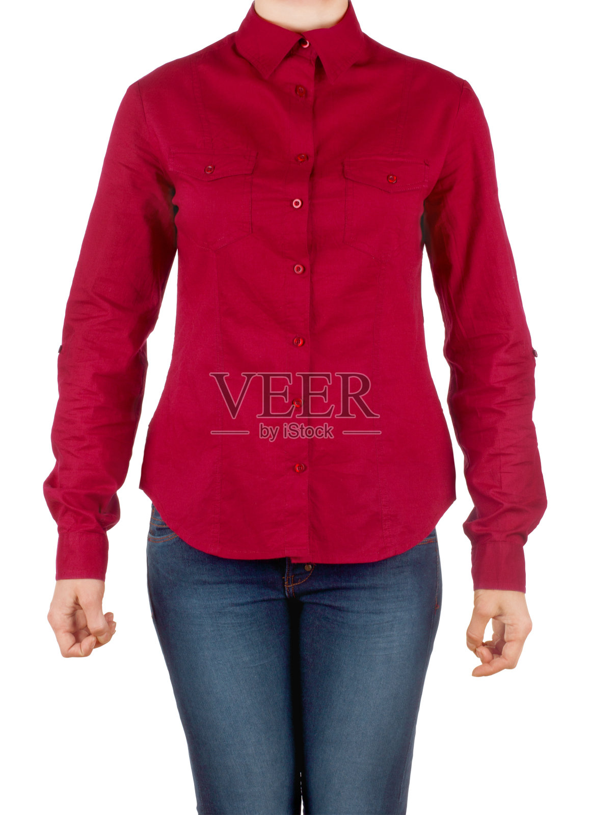 白色背景下穿红衬衫和牛仔裤的女孩照片摄影图片