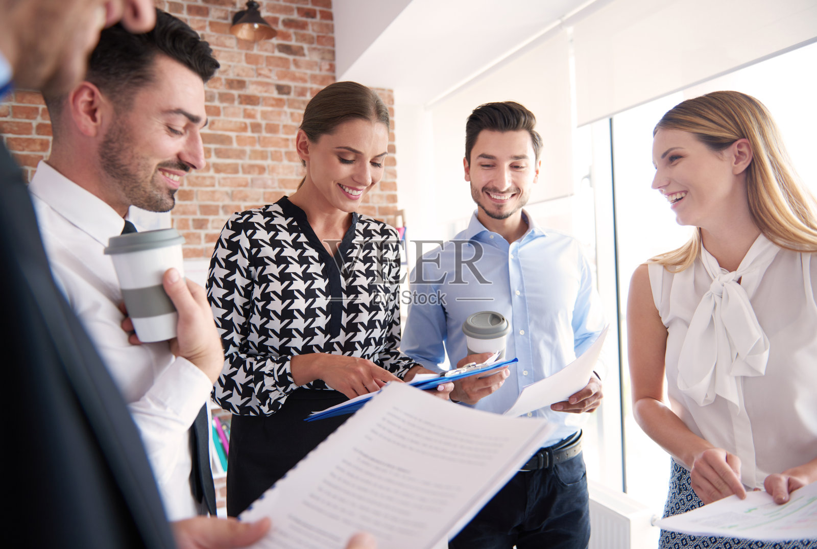 公司定期召开业务会议照片摄影图片