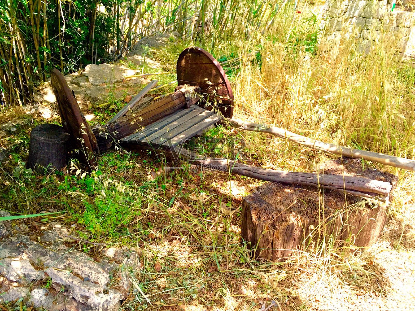 废弃的手推车照片摄影图片