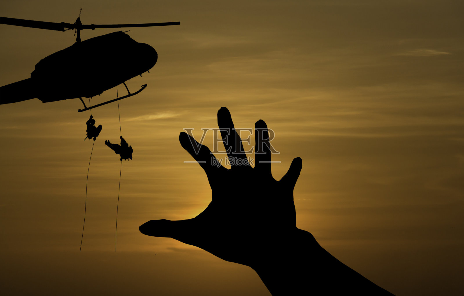 有人需要军用直升机救援照片摄影图片