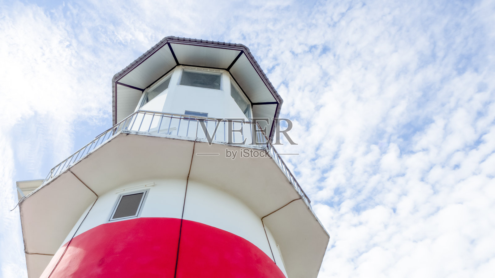 灯塔底视图。照片摄影图片