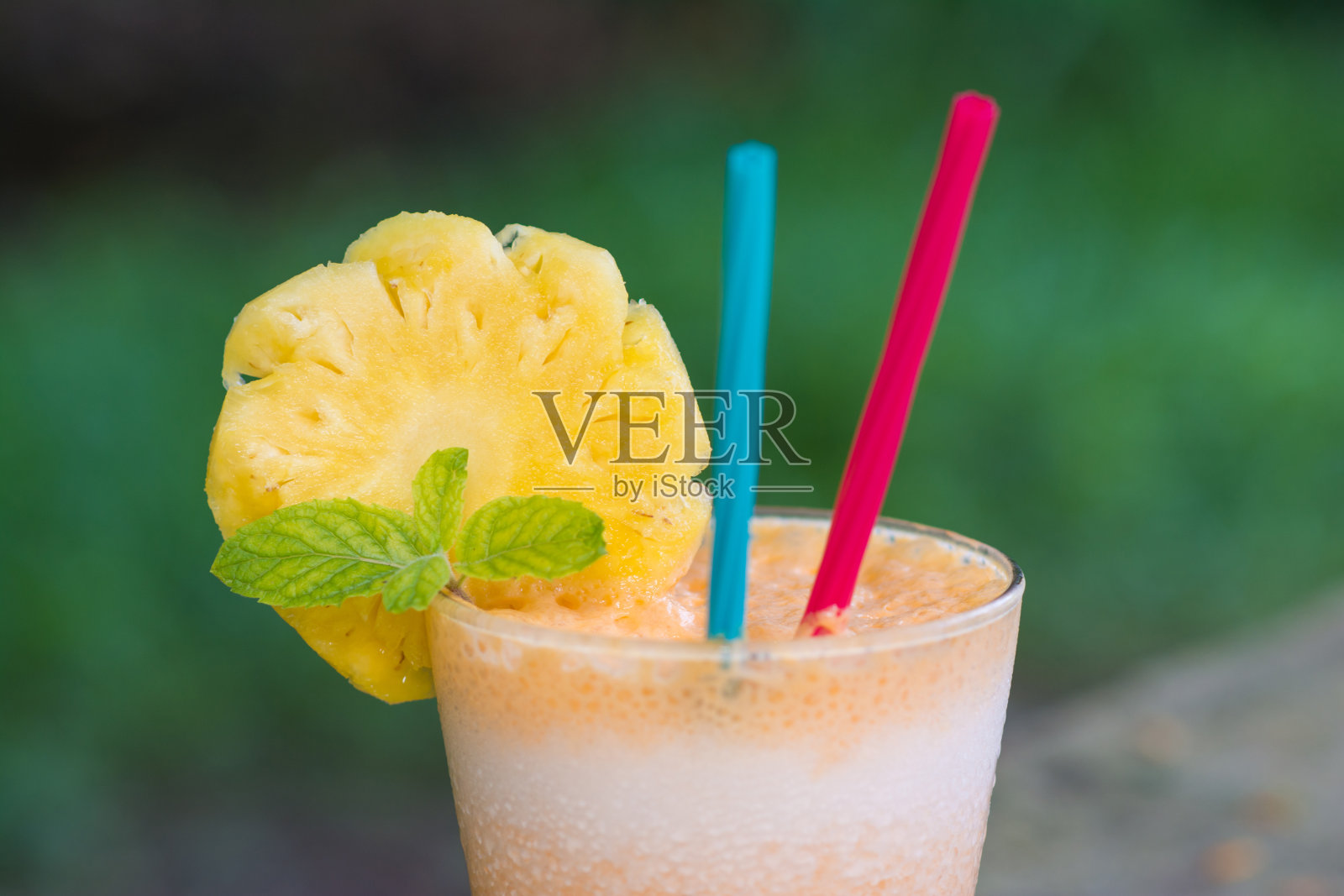 菠萝和酸奶冰沙有益健康照片摄影图片