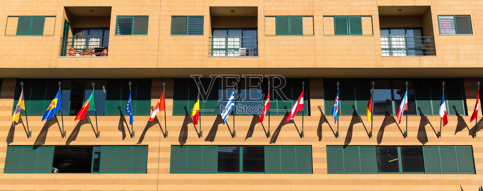 建筑与旗帜照片摄影图片