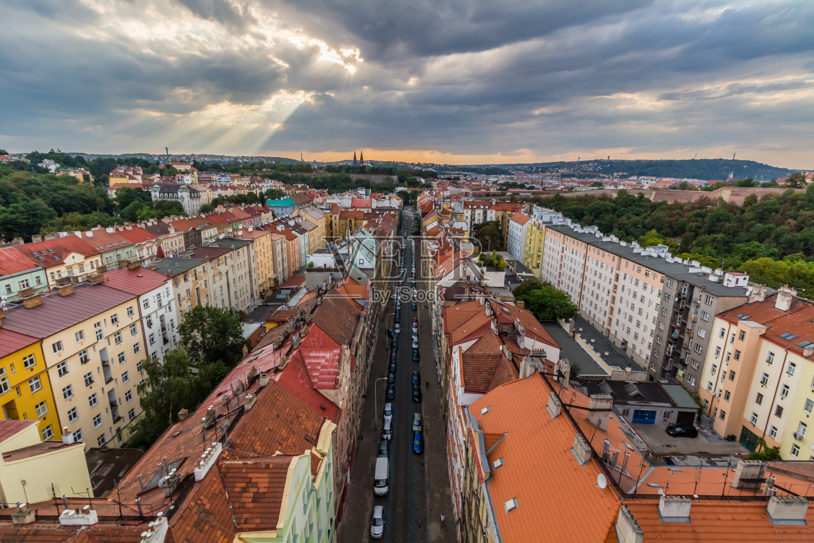 日落时分,在Nuselsky桥上拍摄的布拉格美景照片摄影图片