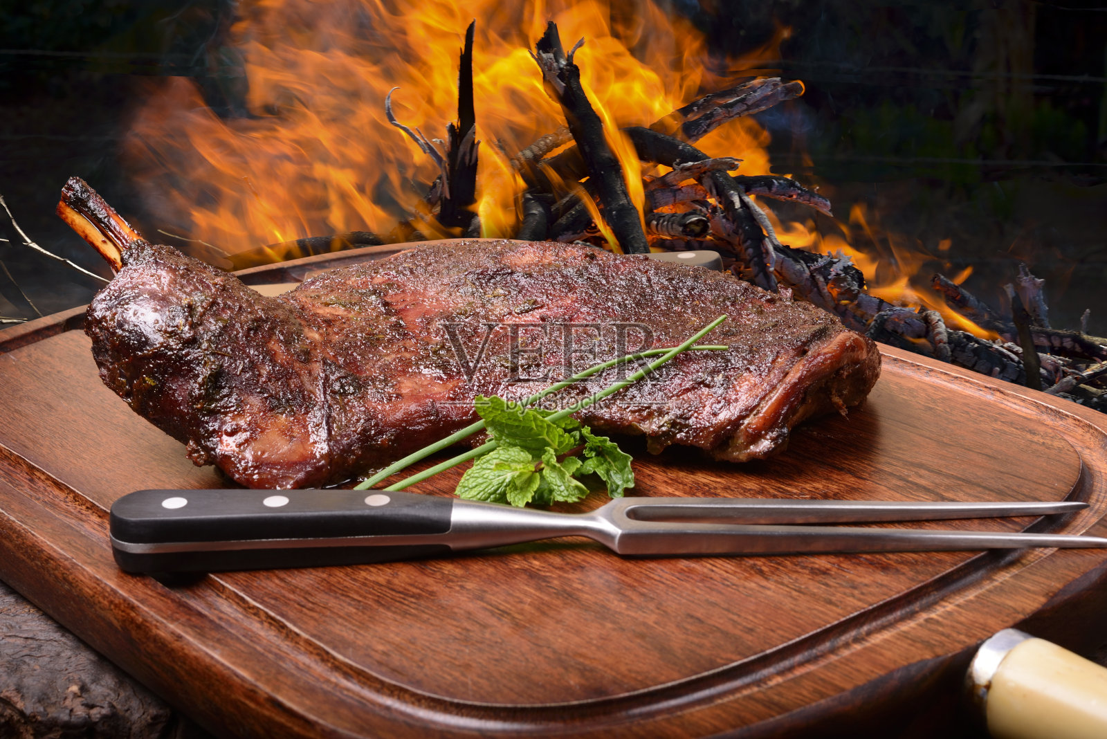 烤羊腿照片摄影图片