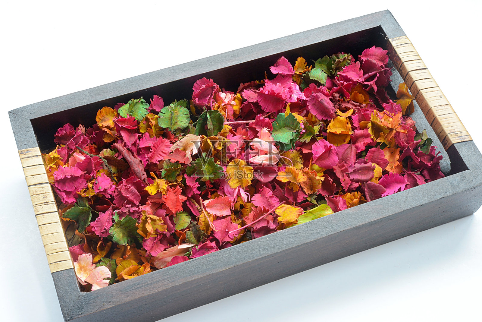 在白色背景上孤立的百合花香囊照片摄影图片