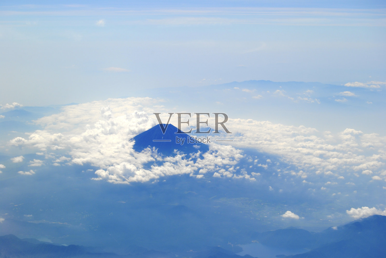 天上的富士山照片摄影图片