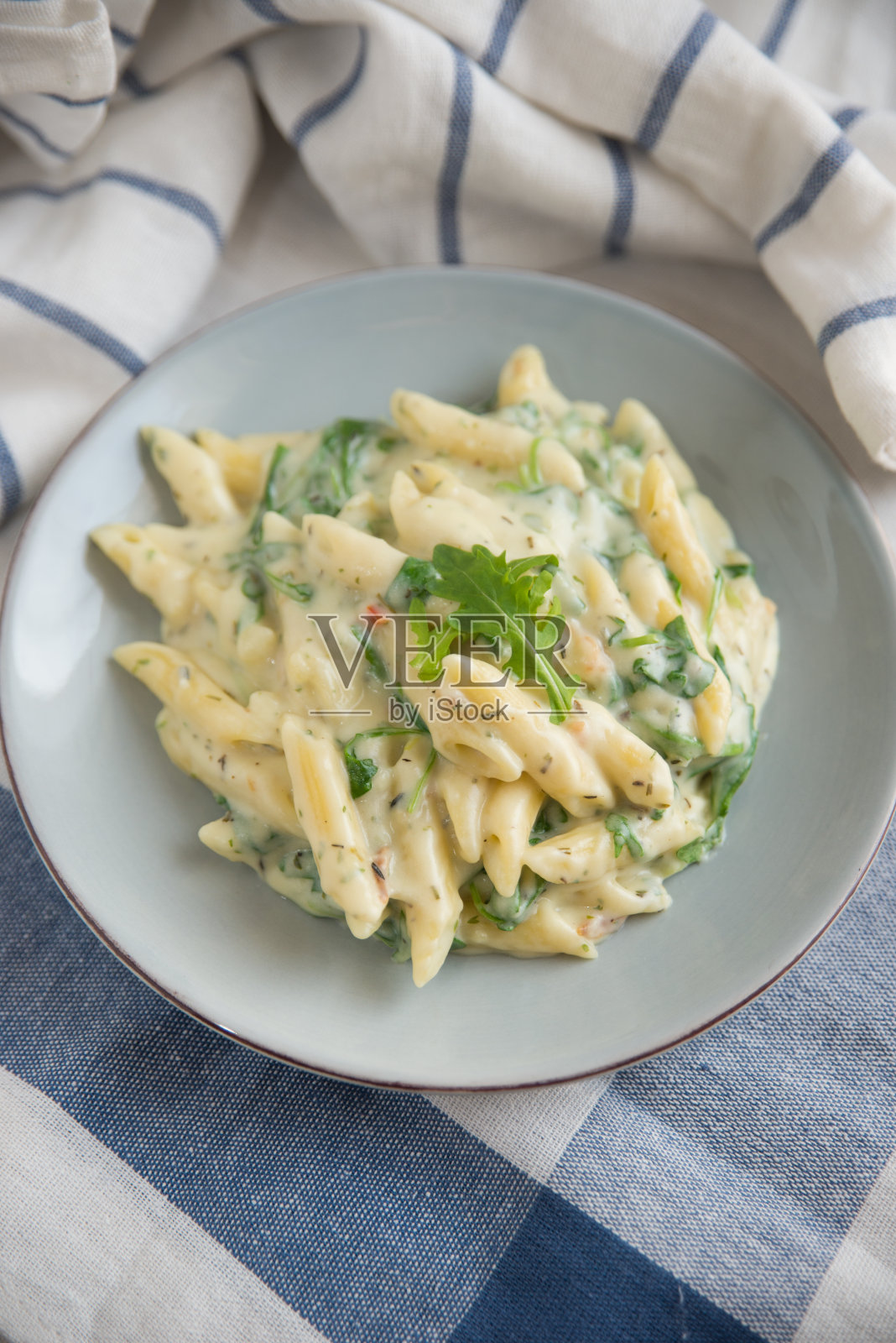 芝士酱意大利面照片摄影图片