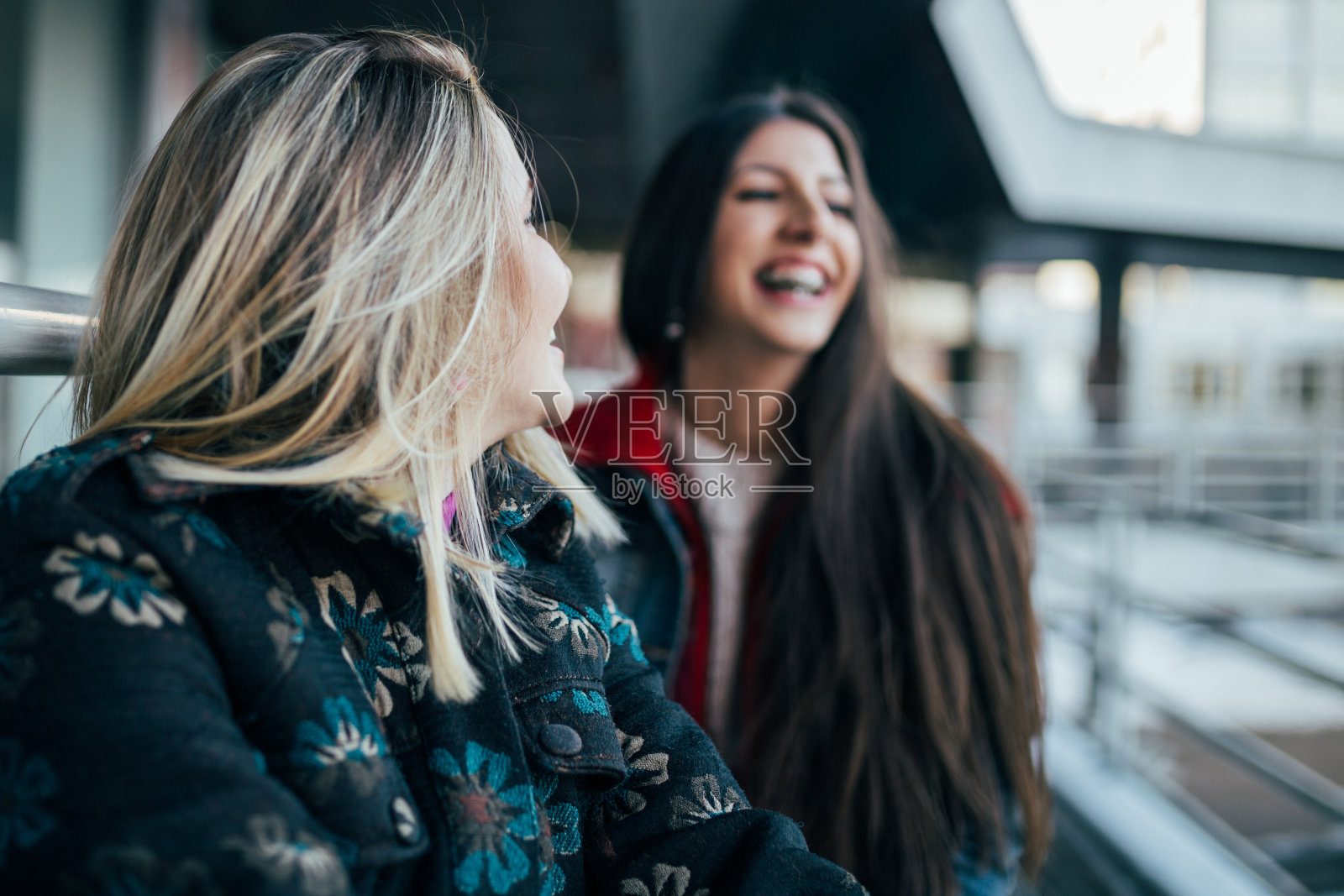 城市女孩照片摄影图片