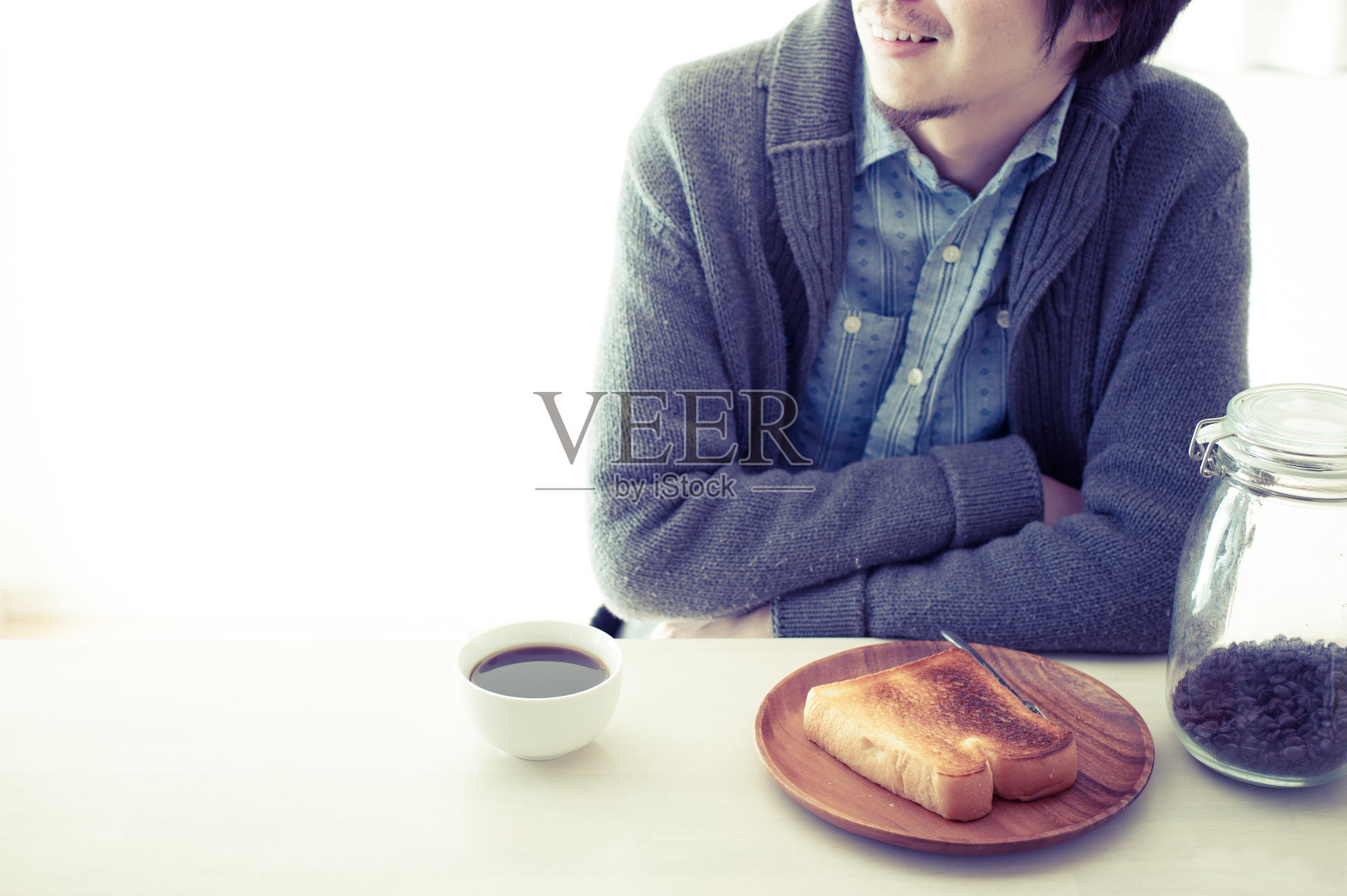 人吃早餐照片摄影图片