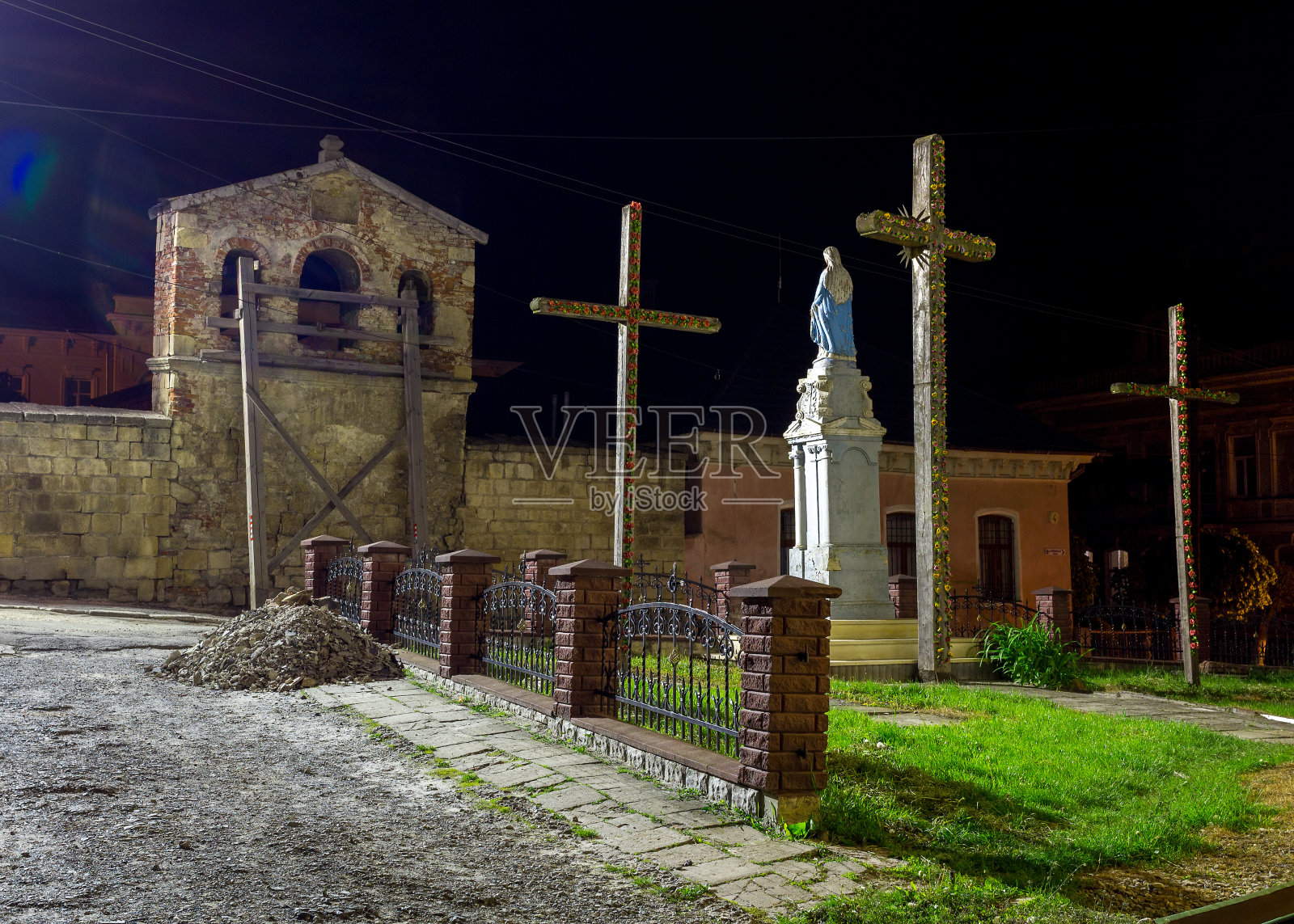 老城的夜街照片摄影图片