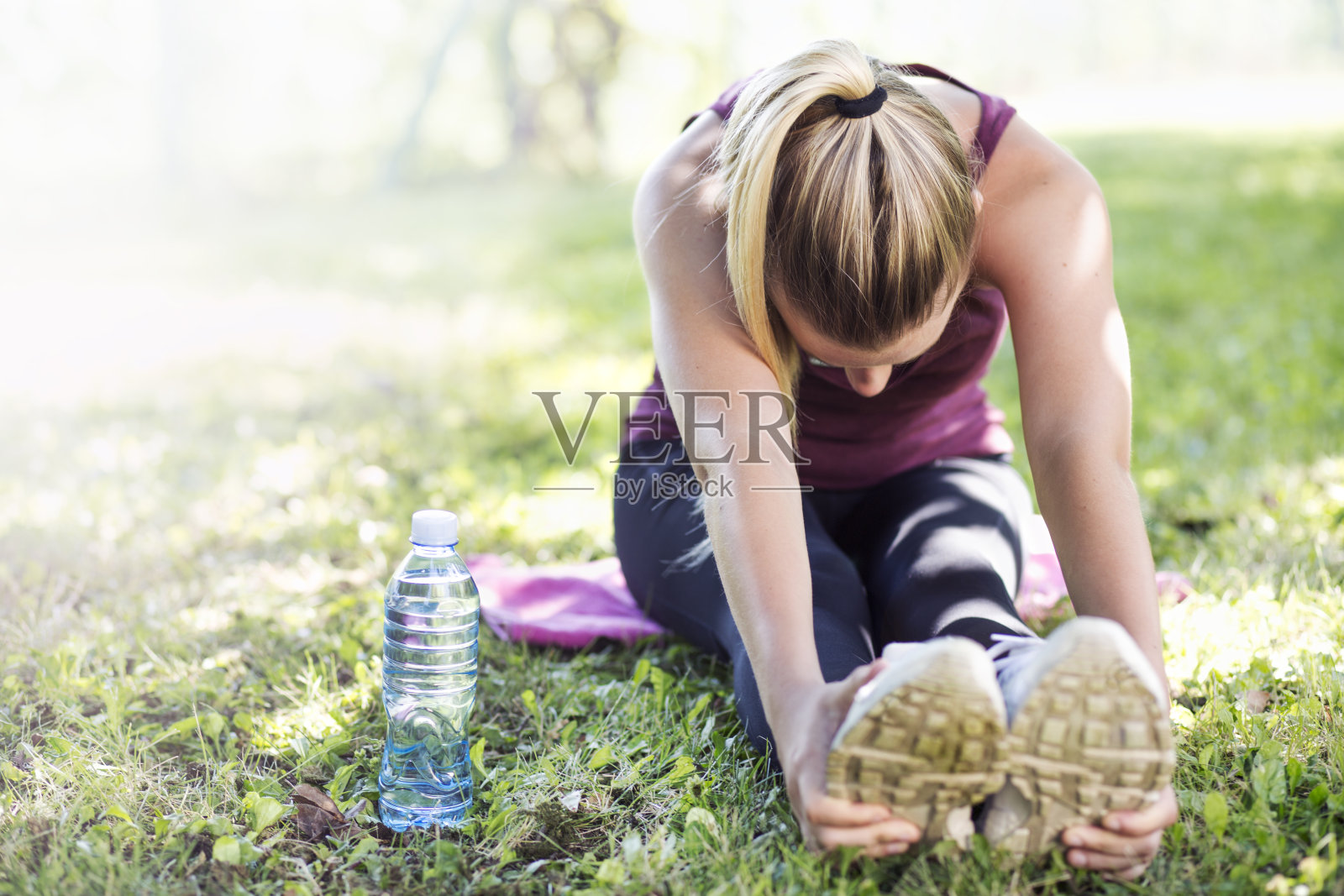年轻的姑娘。照片摄影图片