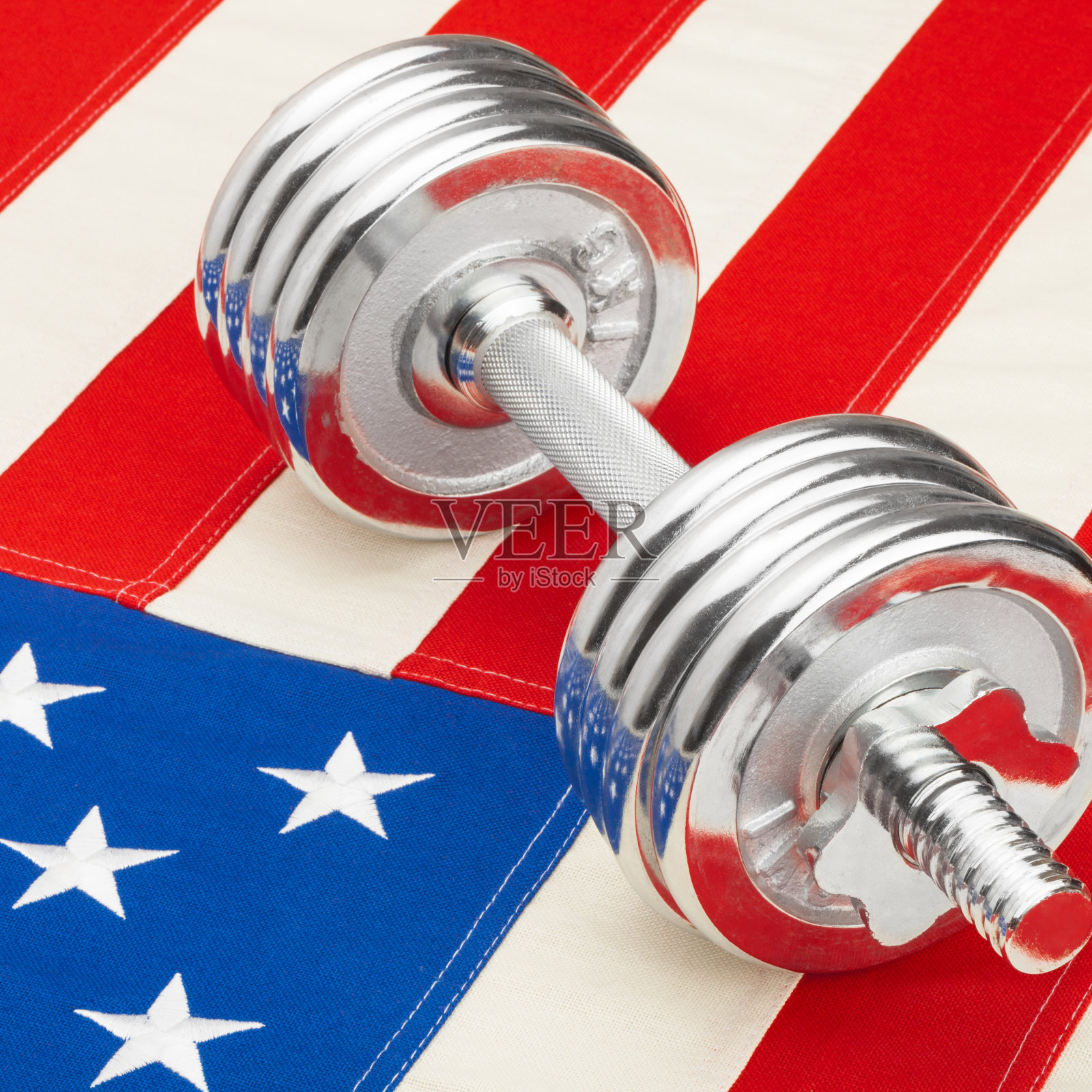 美国国旗和金属哑铃- 1比1照片摄影图片