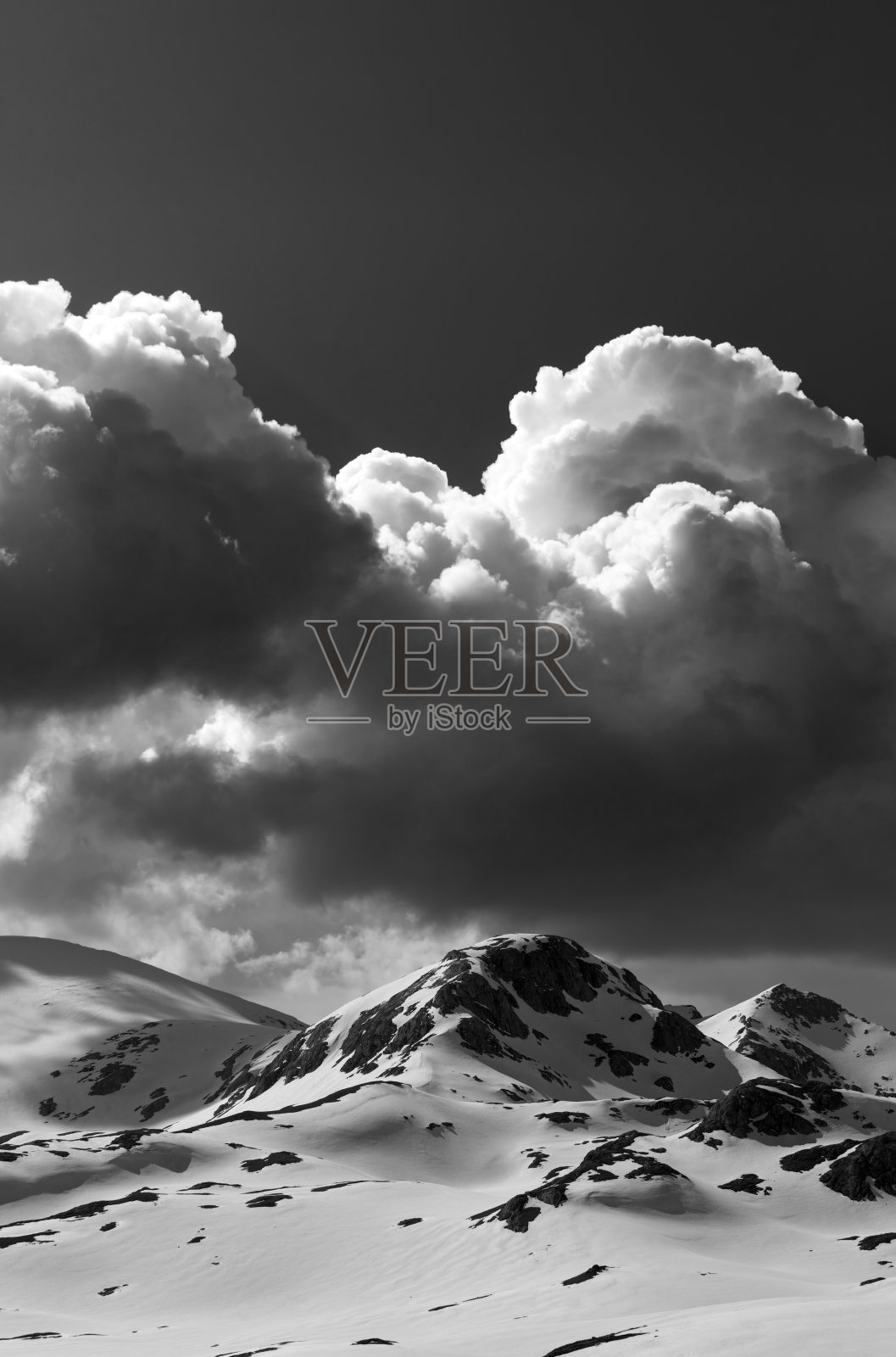 黑色和白色的雪山照片摄影图片