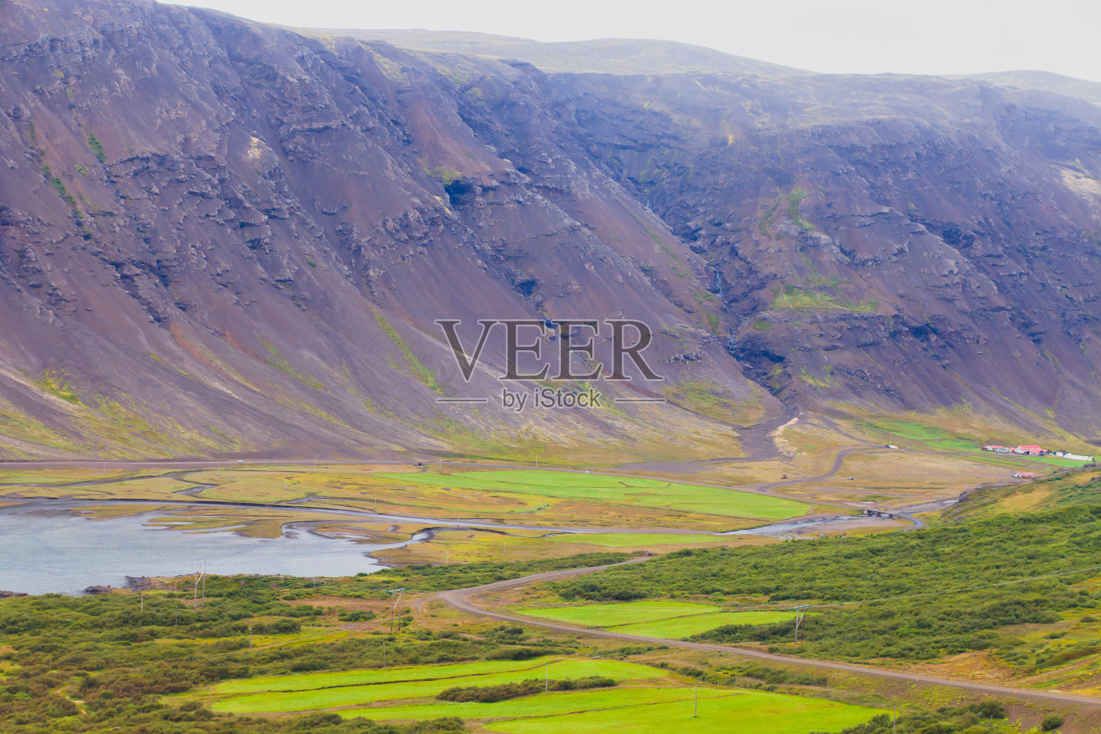 美丽的冰岛夏季景观与峡湾,伊萨福约尔,冰岛照片摄影图片