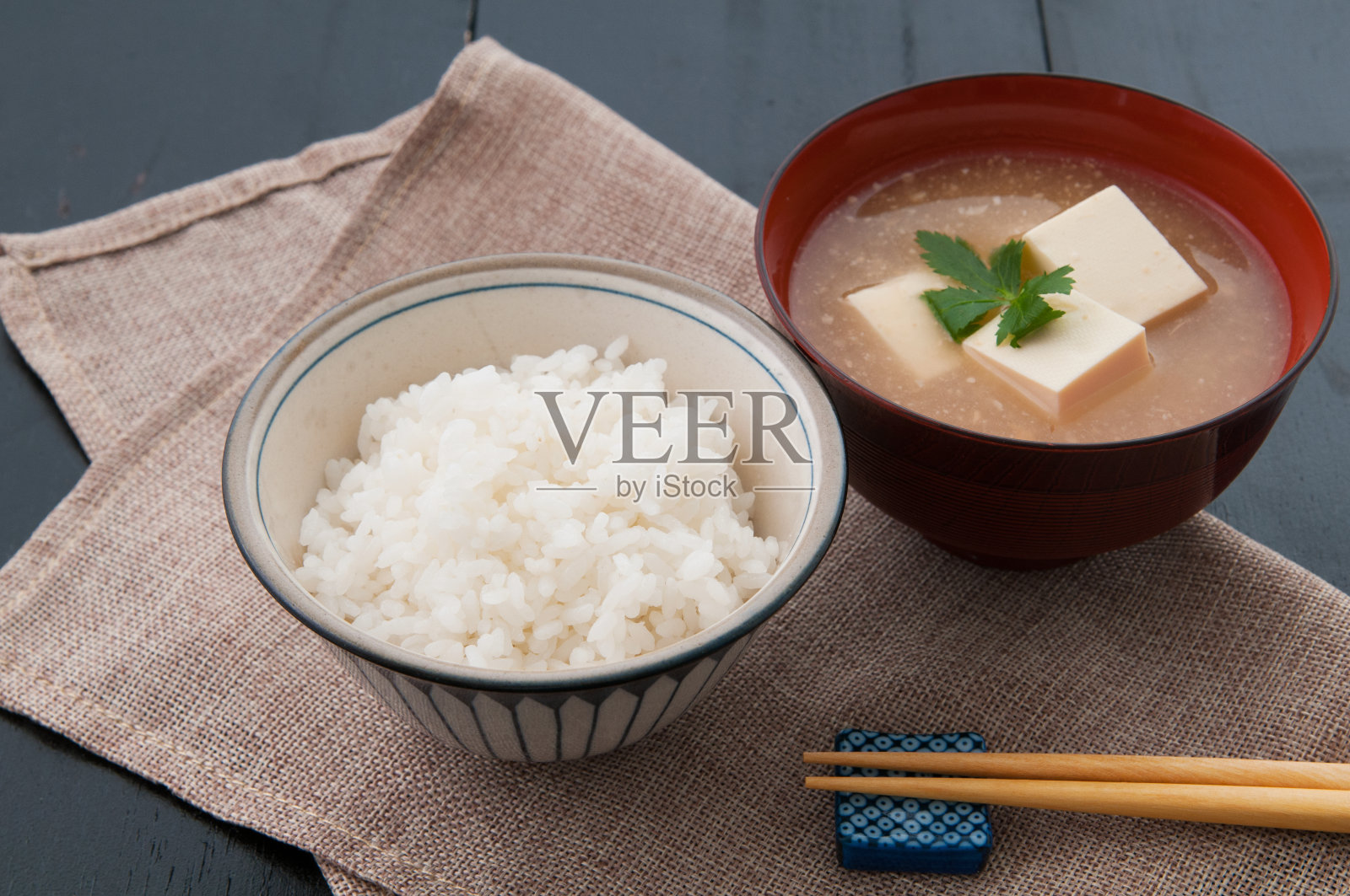 米饭和味噌汤,日本料理照片摄影图片