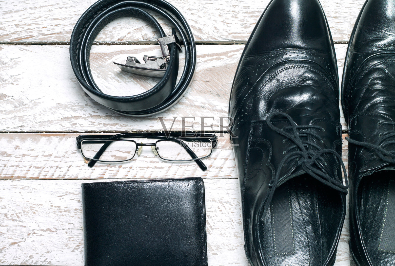 男士最新流行趋势和时尚配饰。组成的白色照片摄影图片