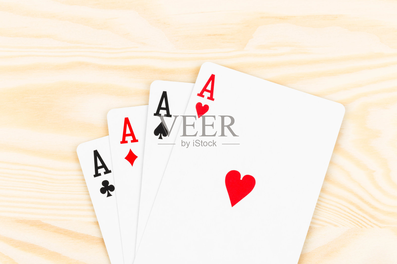 木制背景上的四个a照片摄影图片