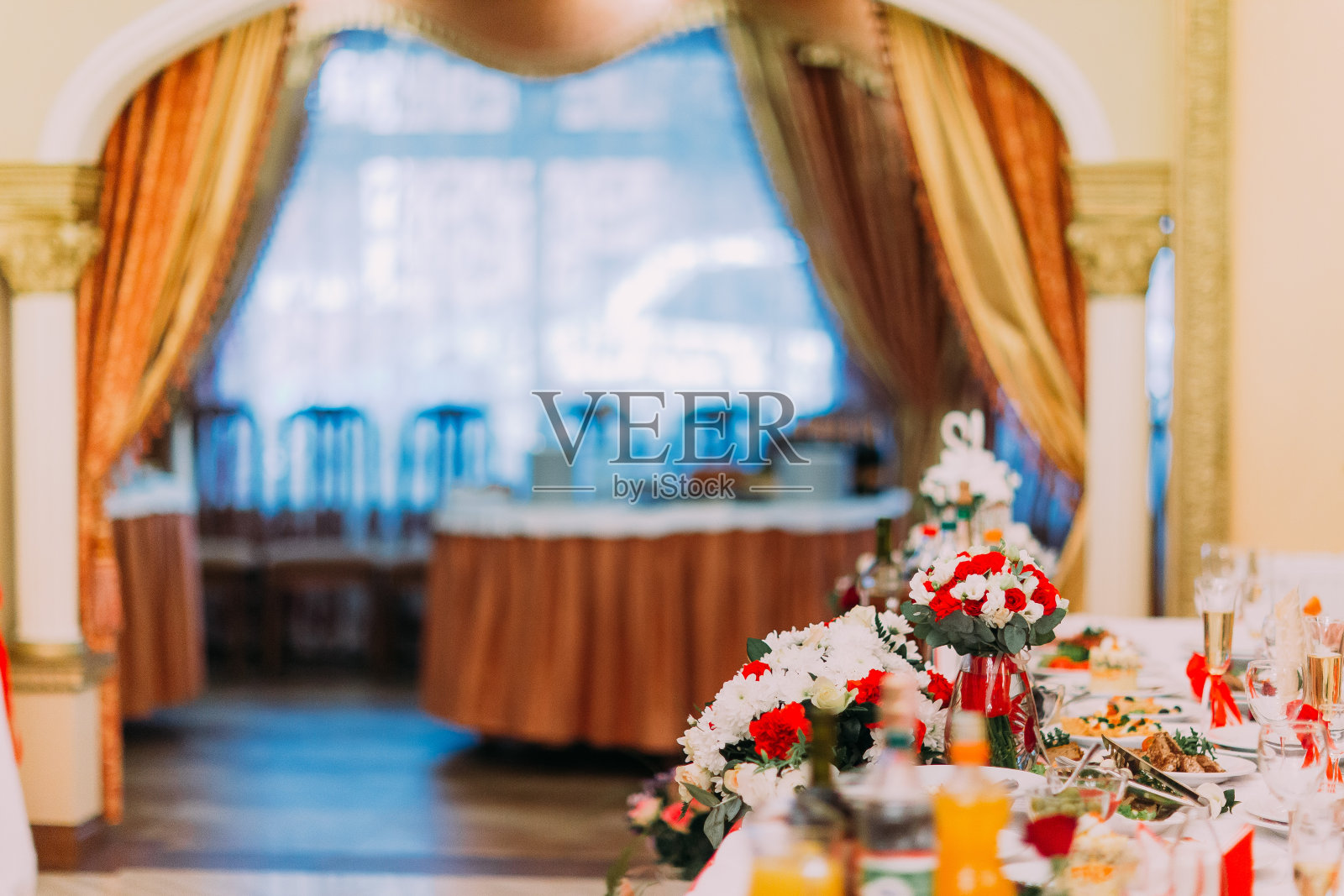 为婚礼或其他宴会准备的豪华桌子照片摄影图片