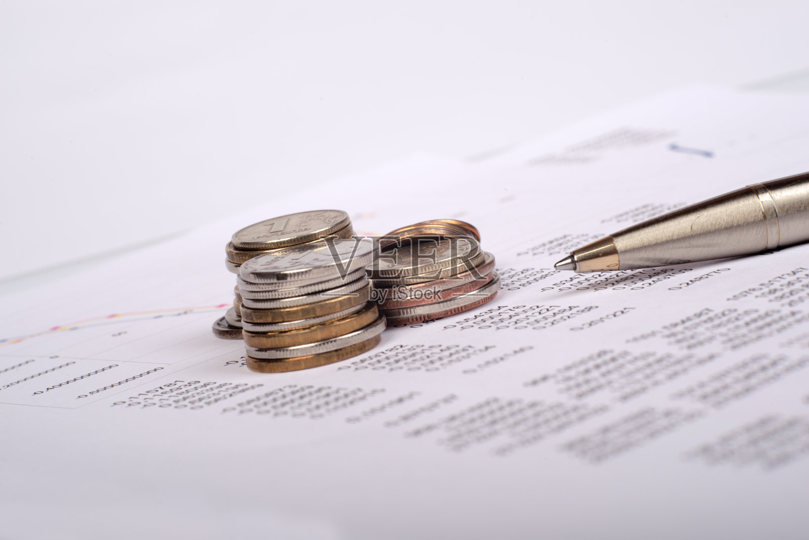 有图表和硬币的文件照片摄影图片