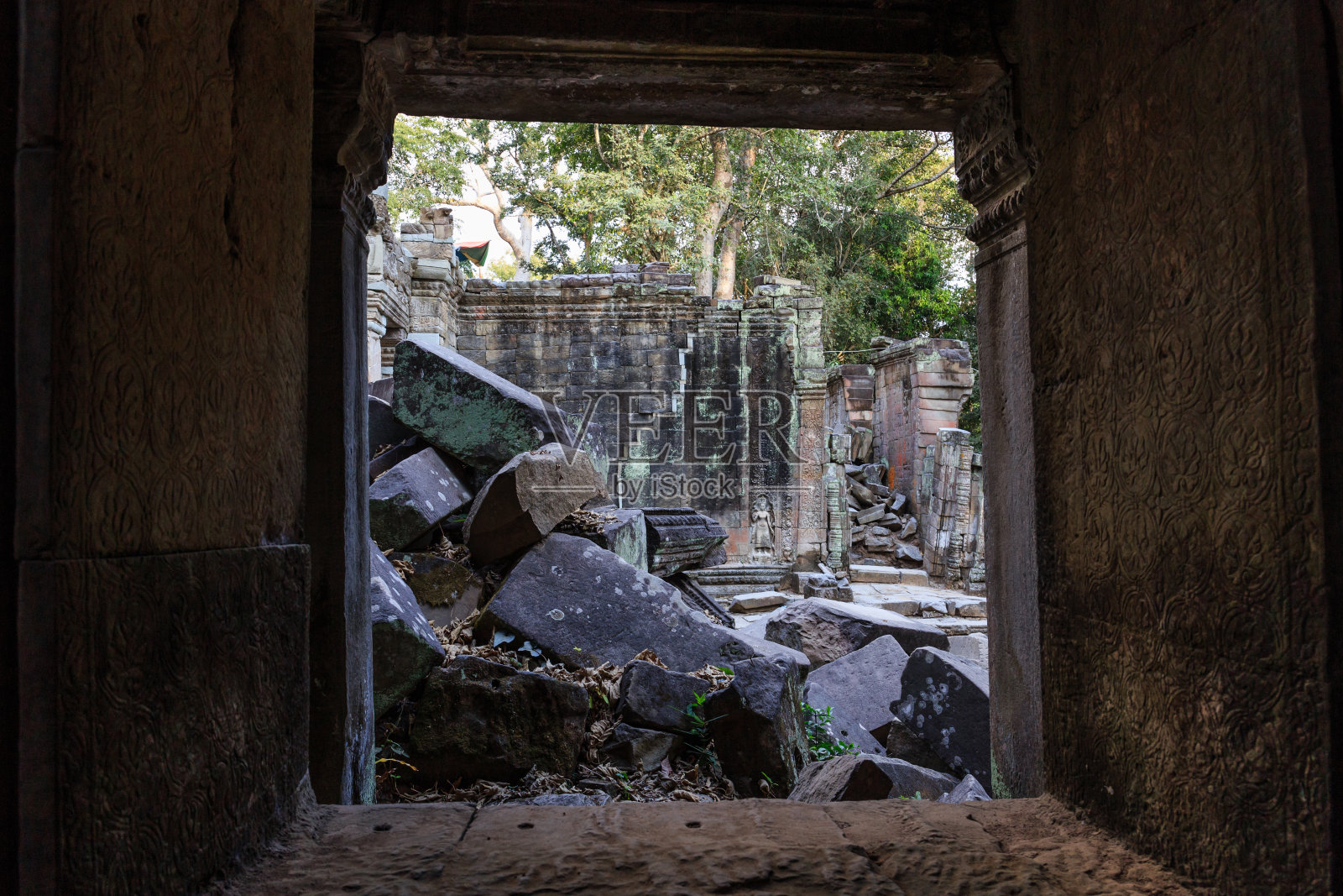 塔普隆寺倒塌的砖石照片摄影图片