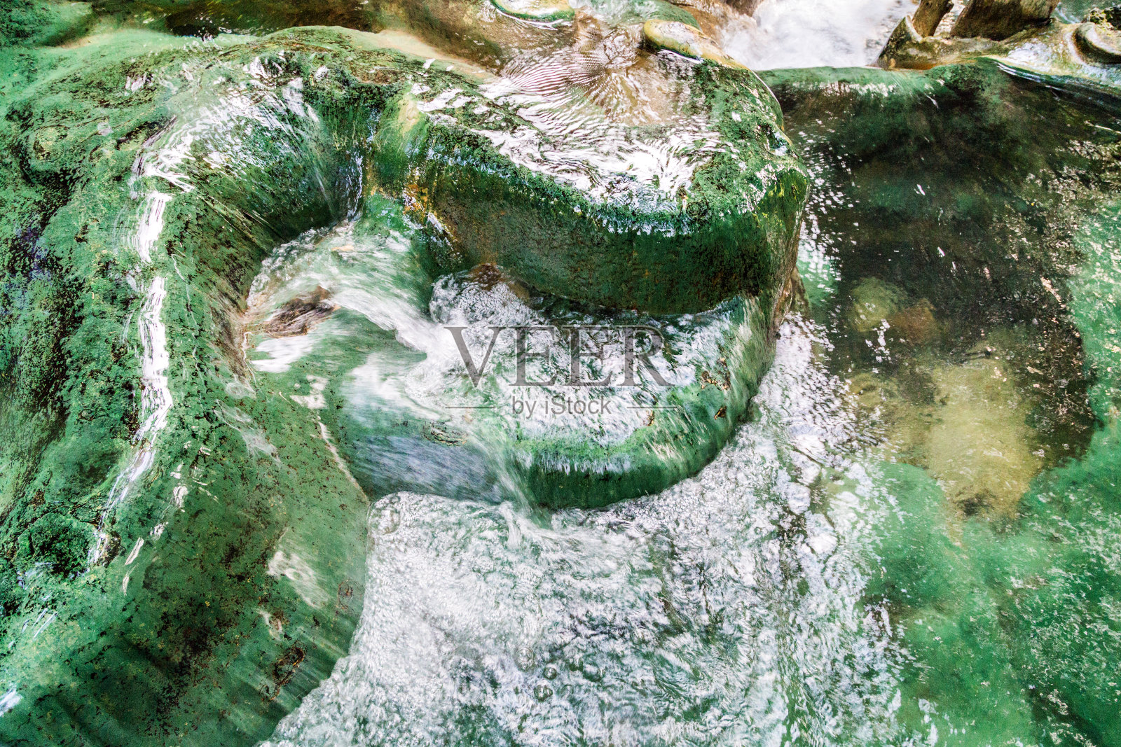 温泉瀑布照片摄影图片